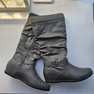 Women's Winter boots Sz9